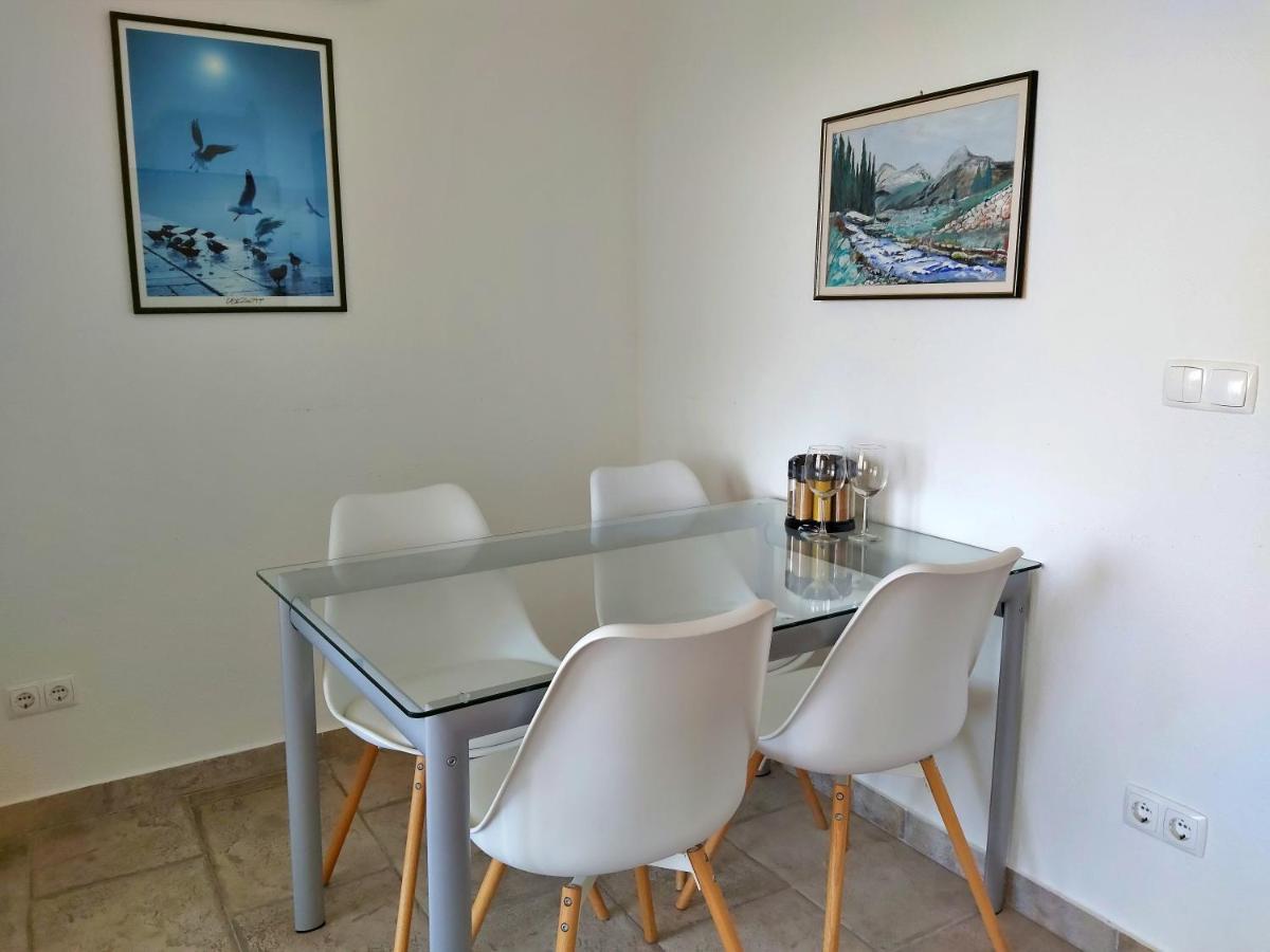 Apartments Borak Omis Exterior photo